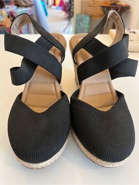 Kelly and Katie Black Espadrille Wedge Sandals with Cross Straps  New Size 8